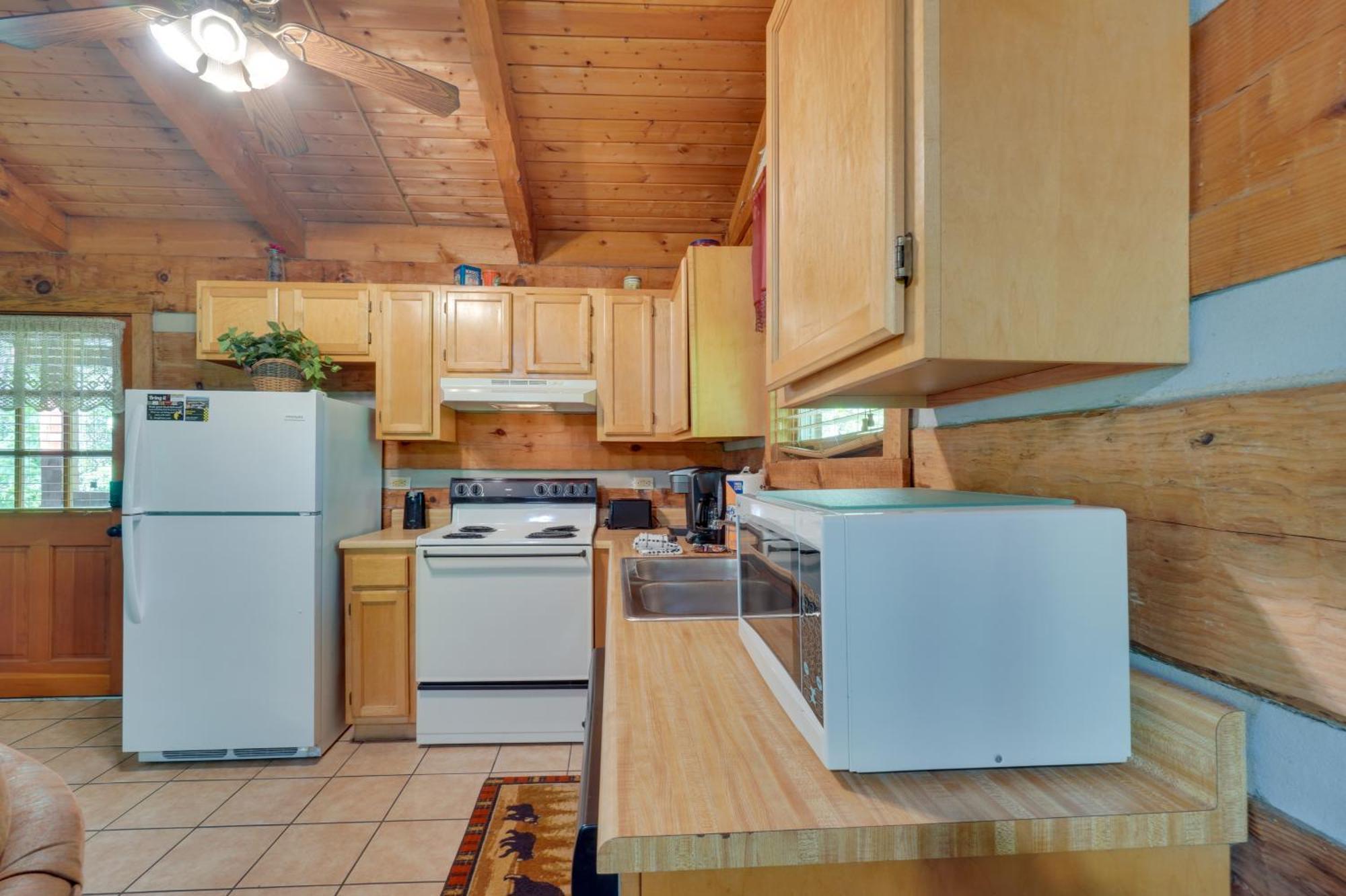 Gatlinburg Cabin With Hot Tub About 6 Mi To Downtown! Exteriör bild