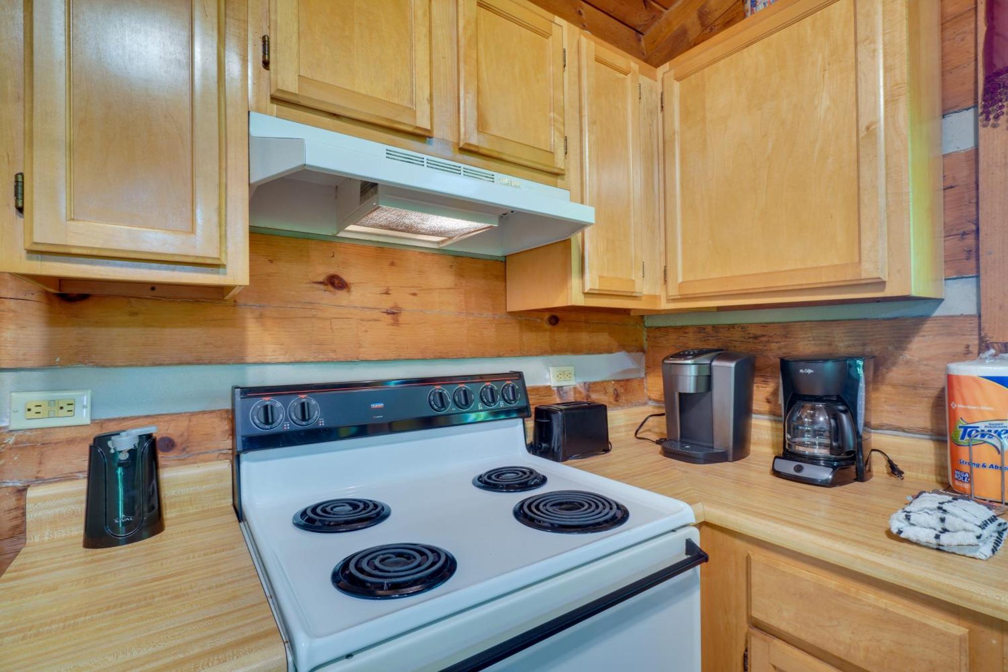 Gatlinburg Cabin With Hot Tub About 6 Mi To Downtown! Exteriör bild